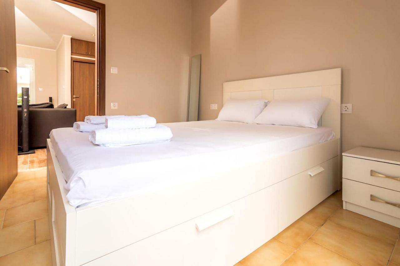 Theros Apartment Palaiochora Dış mekan fotoğraf